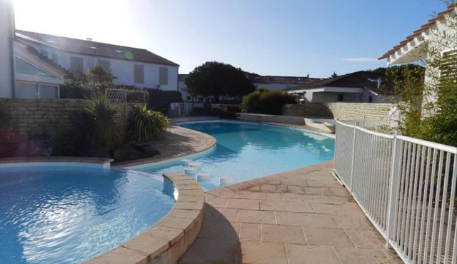 APARTMENT WITH SHARED POOL AND PRIVATE PARKING NEAR THE BEACH