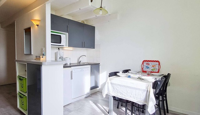 Apartment with communal pool and parking