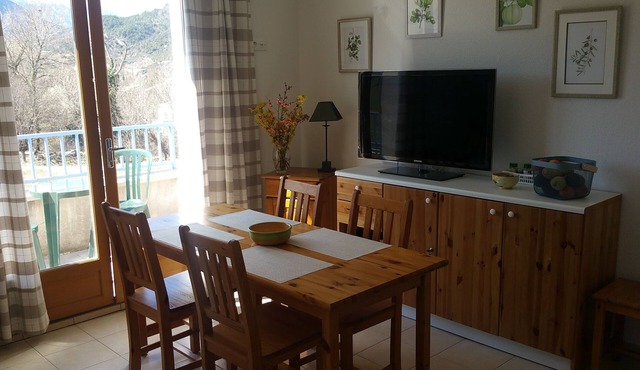 Apartment * with Mont Ventoux view, in private residence with swimming pool