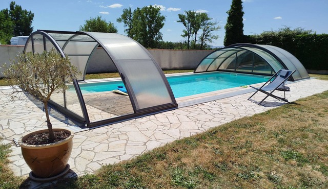 Apartment with pool in quiet neighborhood