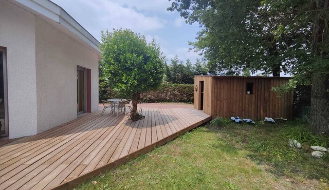 Apartment with garden in Saint Jean d'Illac