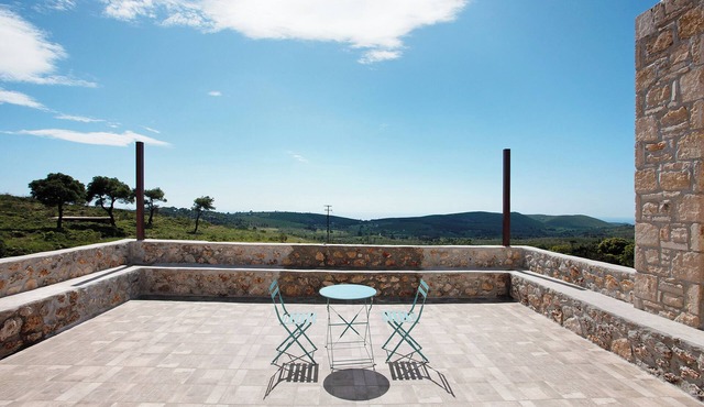 Apartment 'Wild Fig Retreat Thalassa and Loft' with Shared Pool, Wi-Fi and Air Conditioning