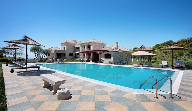 Apartment 'Wild Fig Retreat Alati' with Shared Pool, Wi-Fi and Air Conditioning