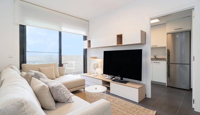 Apartment with sea front views and pool 1min beach