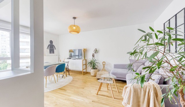 Apartment with balcony a stone's throw from the Champs-Élysées