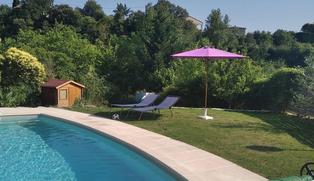 Apartment with swimming pool, at the foot of the Cevennes mountains and one hour from the sea