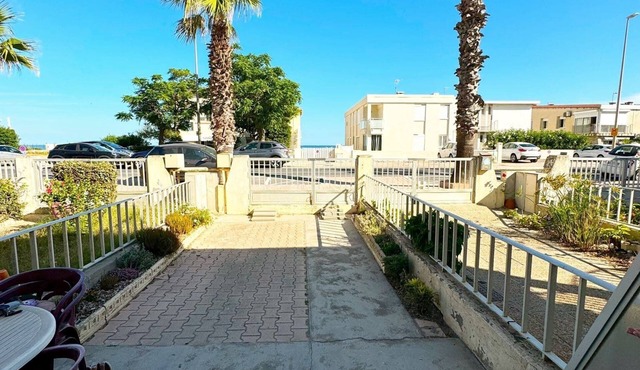 Apartment with garden - sea view