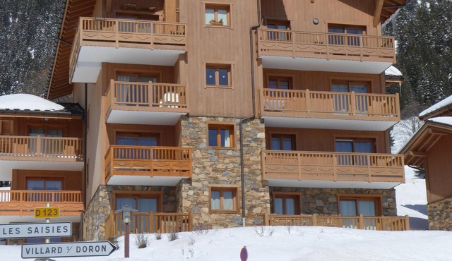 Apartment with private pool at the foot of the slopes with garage - ski school at 300m