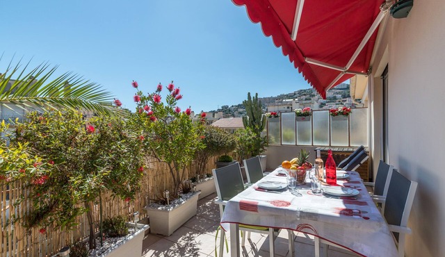 APARTMENT WITH 2 TERRACES, BRIGHT, CENTRAL, AIR CONDITIONING, ELEVATOR, WIFI