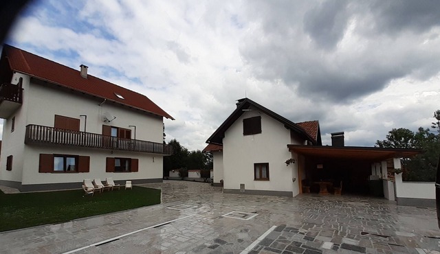 APARTMENT WITH 3 DOUBLE BEDROOMS, ROOM, KITCHEN, AND BATHROOM.