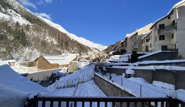 Apartment with 5 bedrooms and balcony