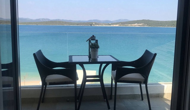 Apartment with a beautiful lake view - right on the sea -