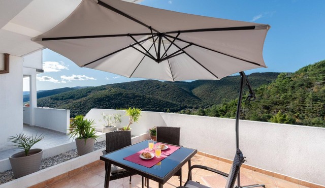 Apartment with a big terrace