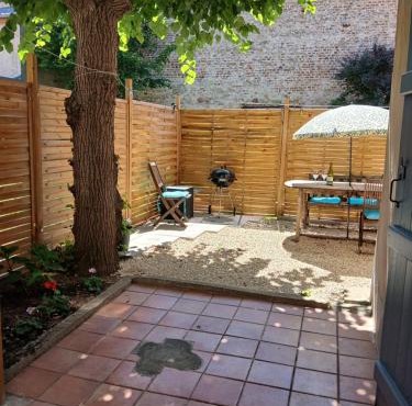 Apartment with a garden