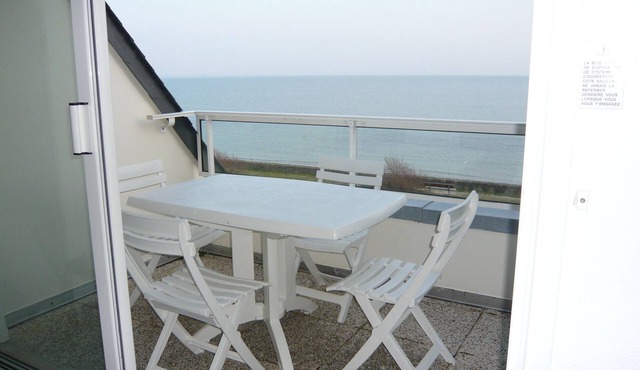 Apartment with access and stunning sea views