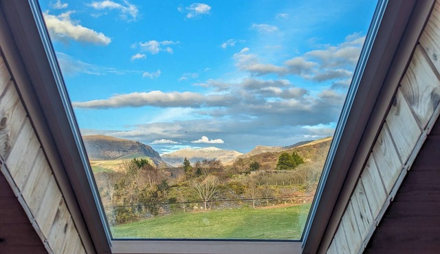 Apartment with amazing views of Snowdon and surrounding mountains.