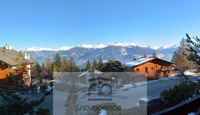 Apartment with an entrance corridor, 1 bedroom with 2 simple beds and 1 bathroom/WC. Living-room wit