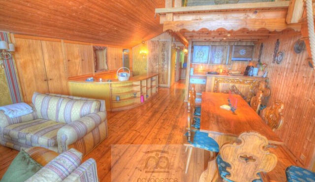 Apartment with an entrance corridor, 1 bedroom with a double bed, 1 bedroom with 2 single beds,1 dou