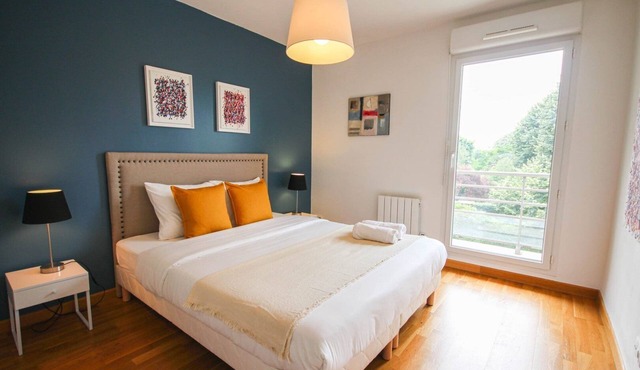 Apartment with balcony, parking and elevator