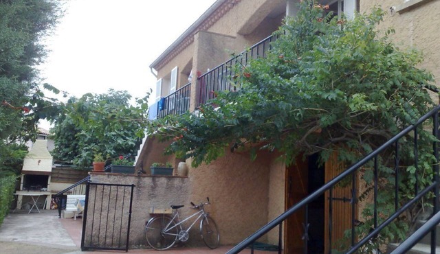 Apartment with balcony upstairs of a villa 300 m from the sea