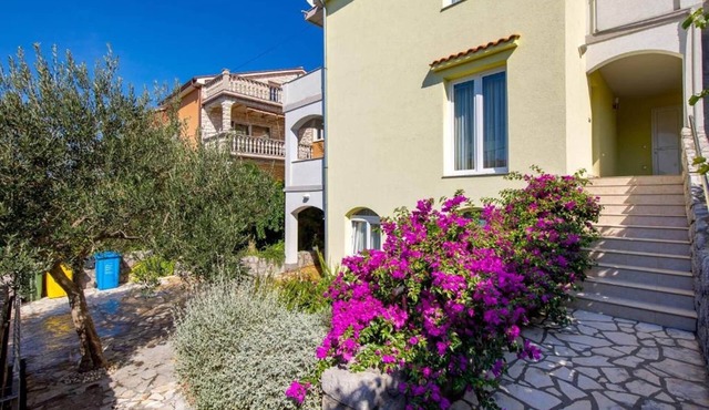 Apartment with balcony, sea views