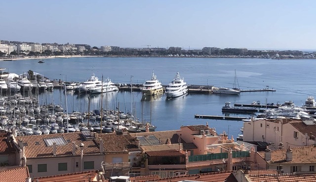 Apartment With Balcony And Panoramic Sea Views
