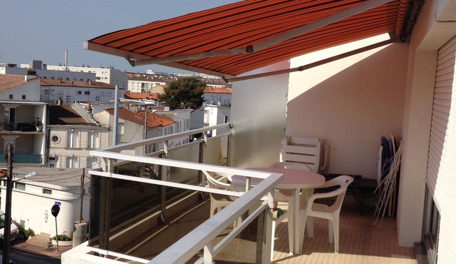 Apartment with balcony and terrace near the center and the beach