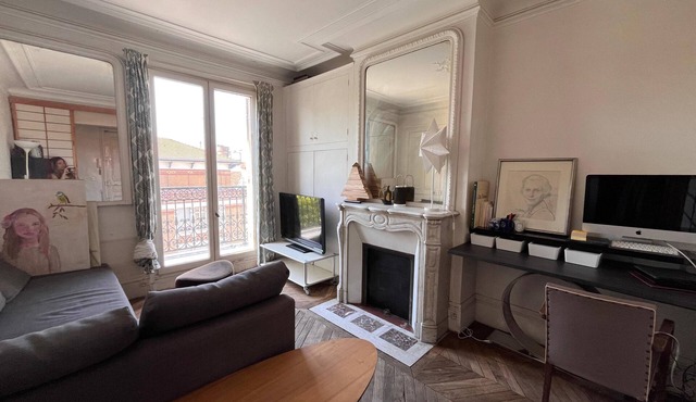 Apartment with balcony＆ Eiffel Tower view