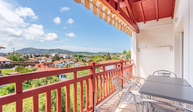 Apartment with balcony and parking