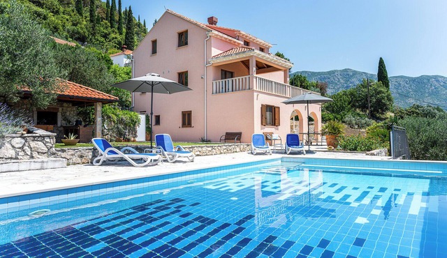 APARTMENT WITH BEAUTIFUL PRIVATE POOL - 15 MINS FROM DUBROVNIK AIRPORT
