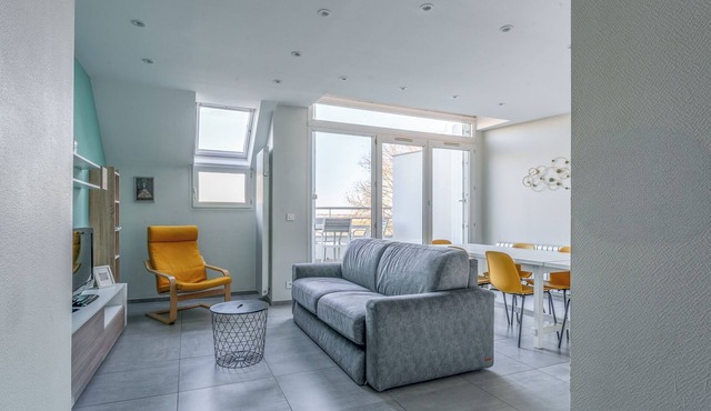 Apartment with Cher river view, 4/6 people, south Tours + parking and terracen