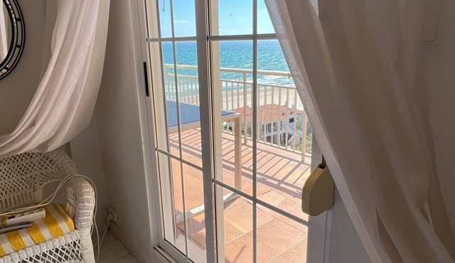 Apartment with direct access to the beach