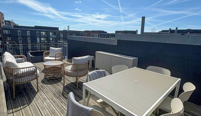 Apartment with design classics in Sydhavn