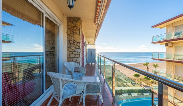 Apartment with excellent beachfront location