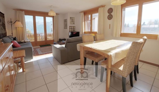 Apartment with : Entrance corridor, 1 bathroom/WC, 1 bedroom with 1 double bed and 1 little children