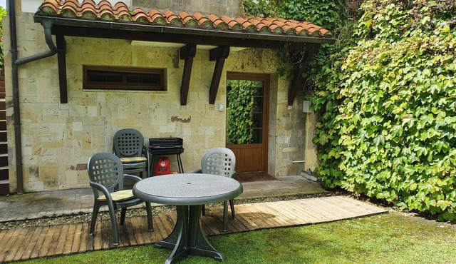 APARTMENT WITH ENTRANCE THROUGH GARDEN IN PRIVATE URBANIZATION 5 MIN FROM THE BEACH