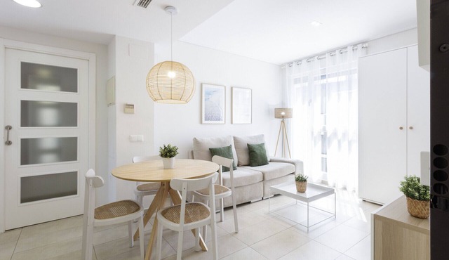 Apartment with kitchen office. Modern decoration Next to the port. Wifi - only families