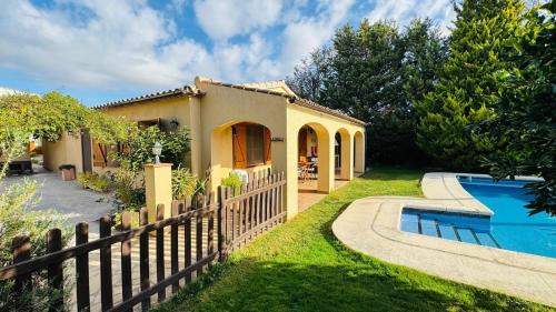 Apartment with private pool and garden