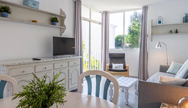Apartment with parking included only 50m beach