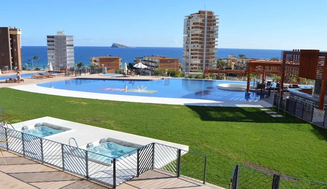 APARTMENT WITH FANTASTIC VIEWS TO THE BEACH TO THE SEA AND TO THE RESIDENTIAL COMPLEX