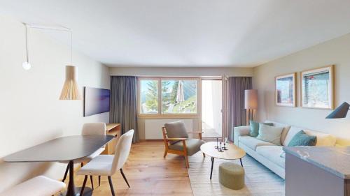 Apartment with Fireplace & Mountain View