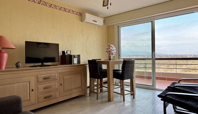 Apartment with air conditioning and parking near the beach - 6 people