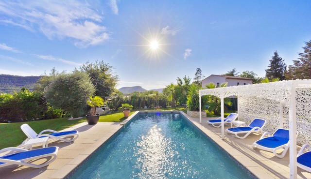 Apartment with pool on the Cote Azur