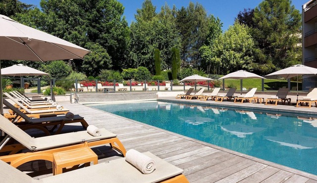 Apartment with view of swimming pool