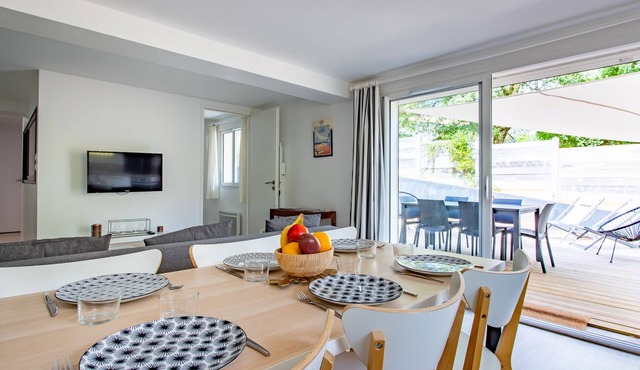 Apartment with terrace 2 minutes walk from the beach and 5 minutes from the shops