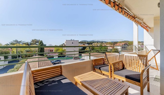Apartment with sea view, 3 bedrooms, air conditioning, WiFi, beach on foot