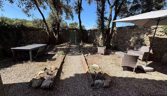 Apartment with private courtyard - Between Uzès & Nîmes