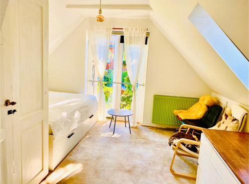 Apartment with free parking and access to garden