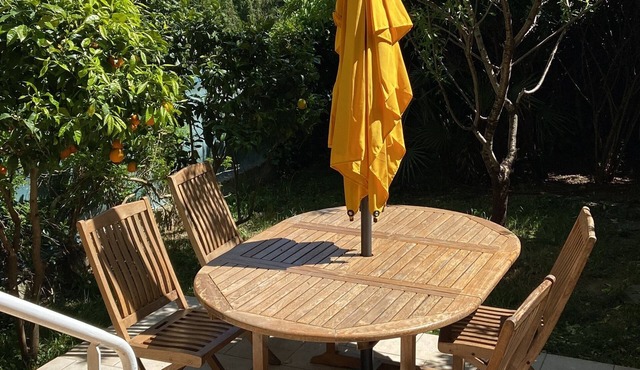 Apartment with garden, communal pool and tennis court 15 minutes from the beach