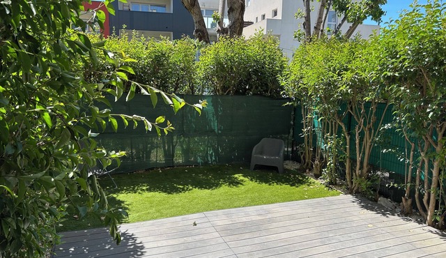 Apartment with garden and jacuzzi!